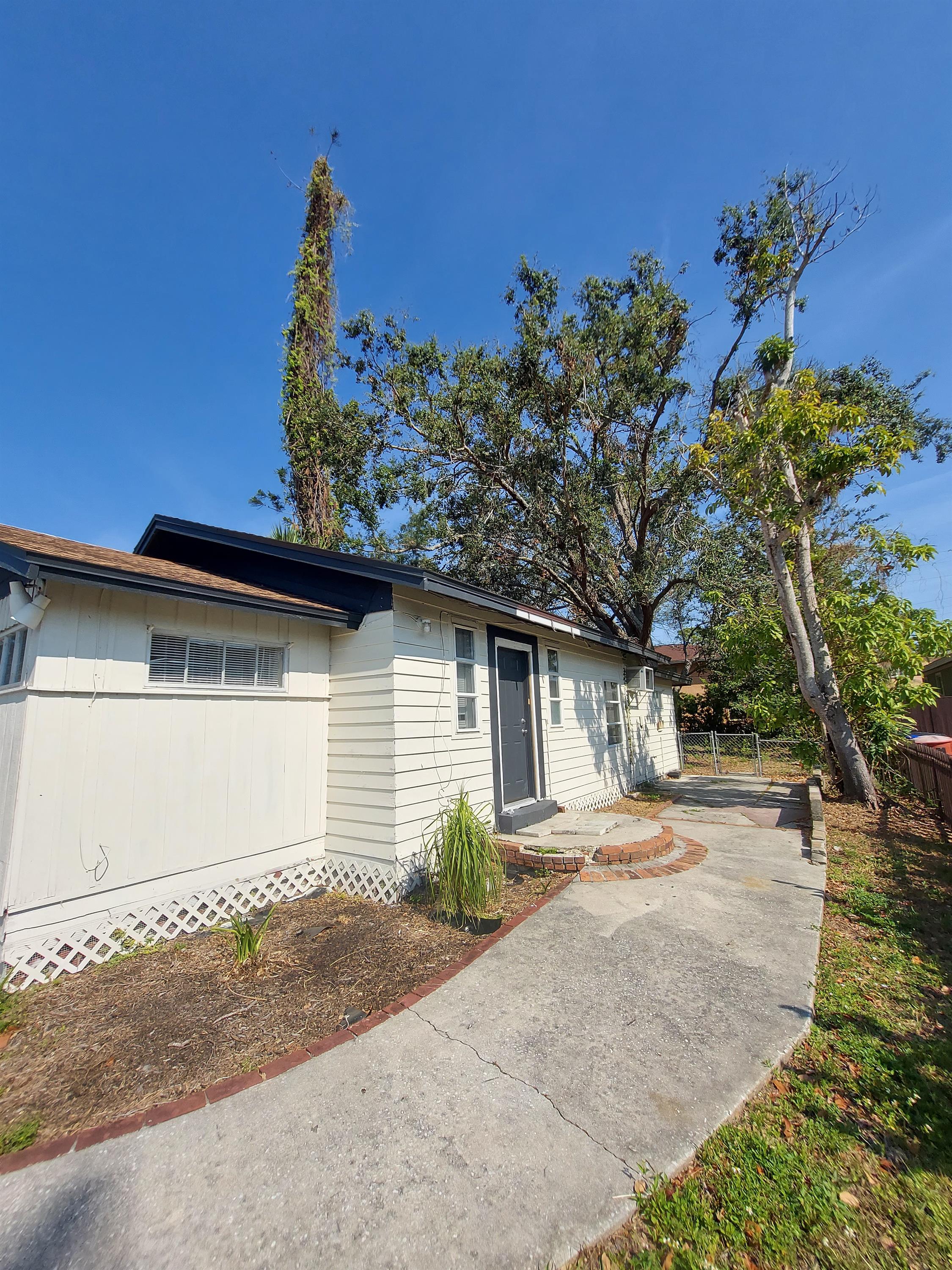 1915 Hill Avenue