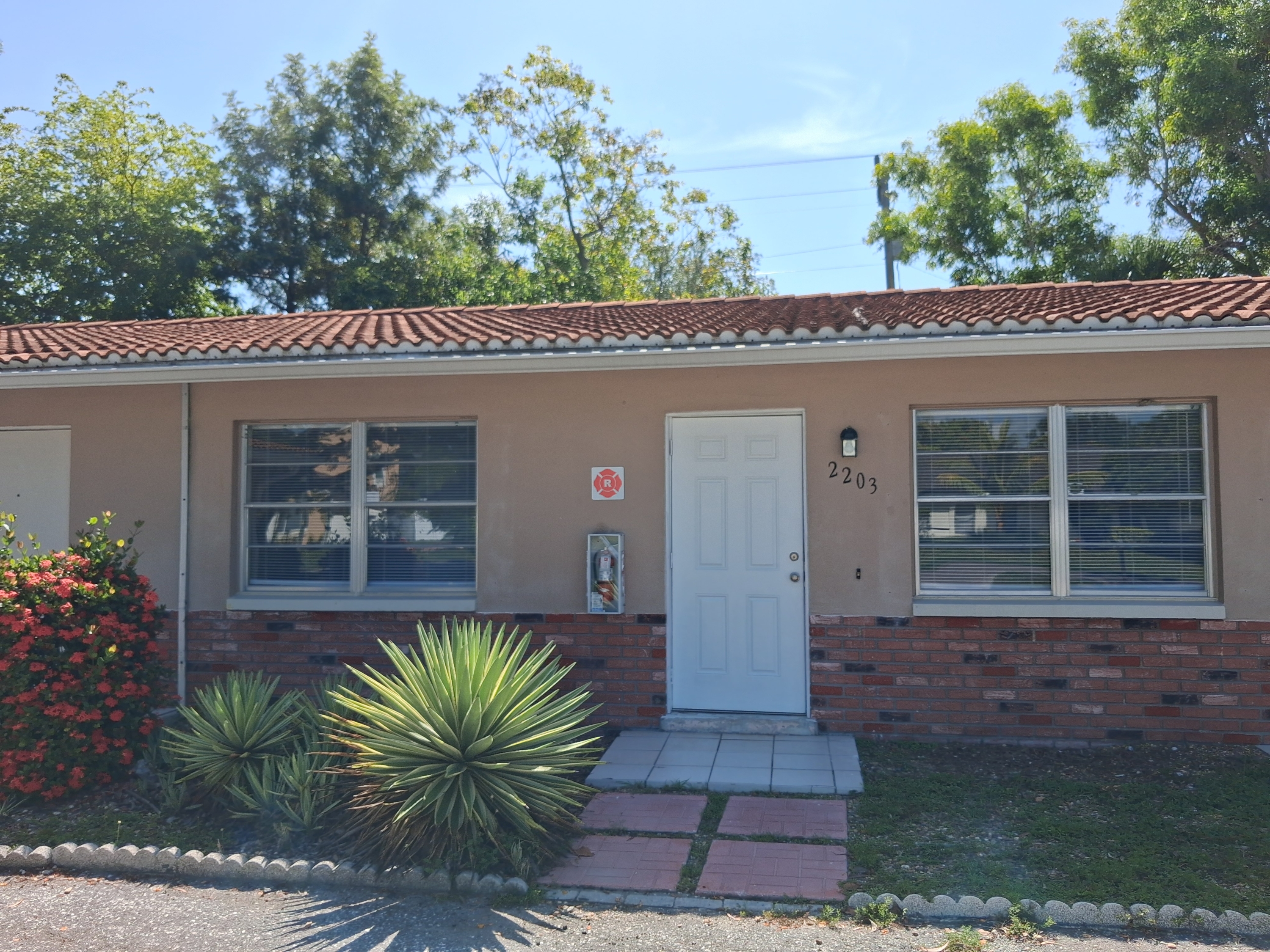 2203-2205 SE 15th Pl - 2203