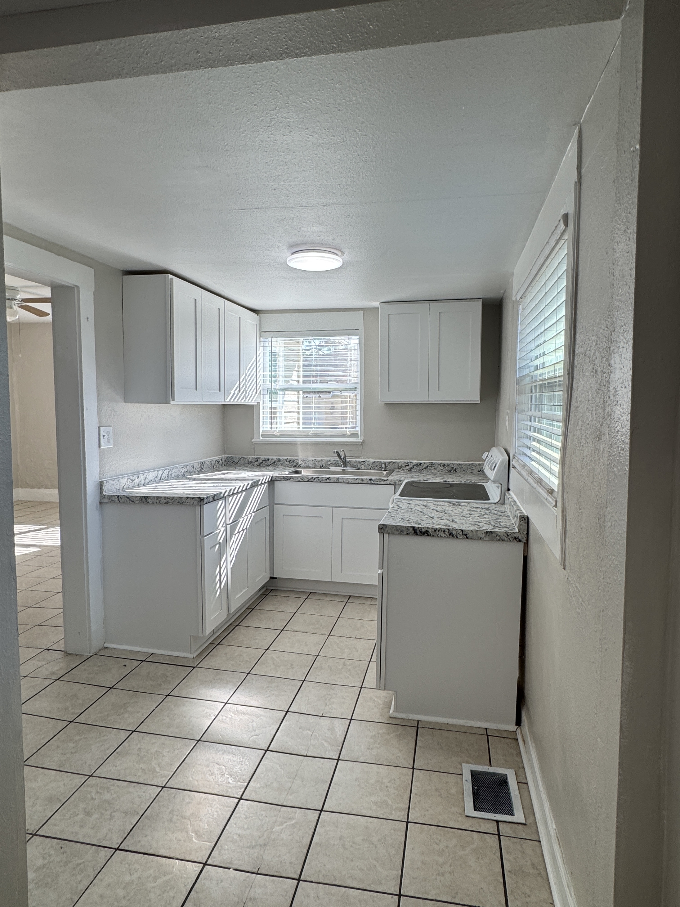 4262 Greenwood Avenue-Back